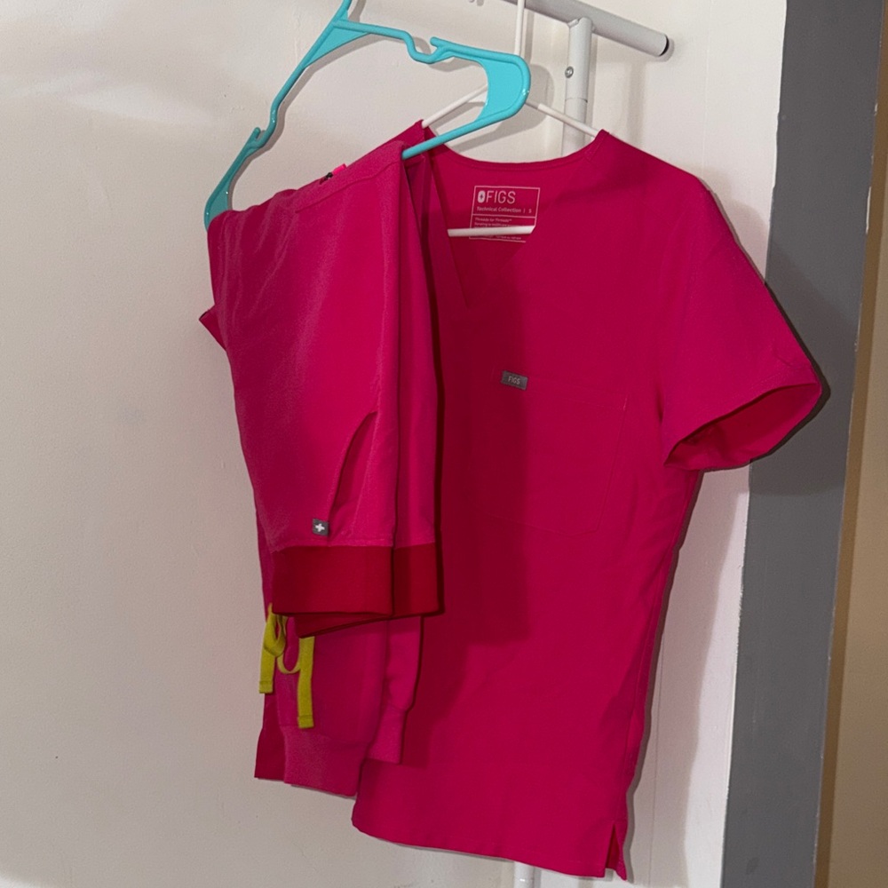Figs Hot Pink Scrub Ensemble